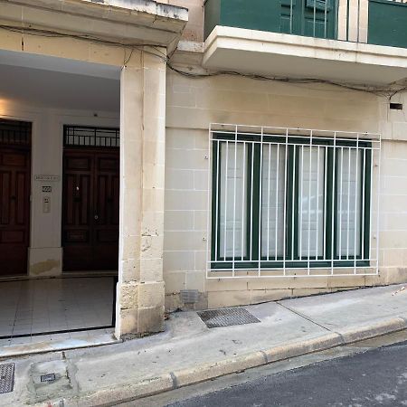 4 Bedroom Apartment Near Sliema Seafront Exterior photo