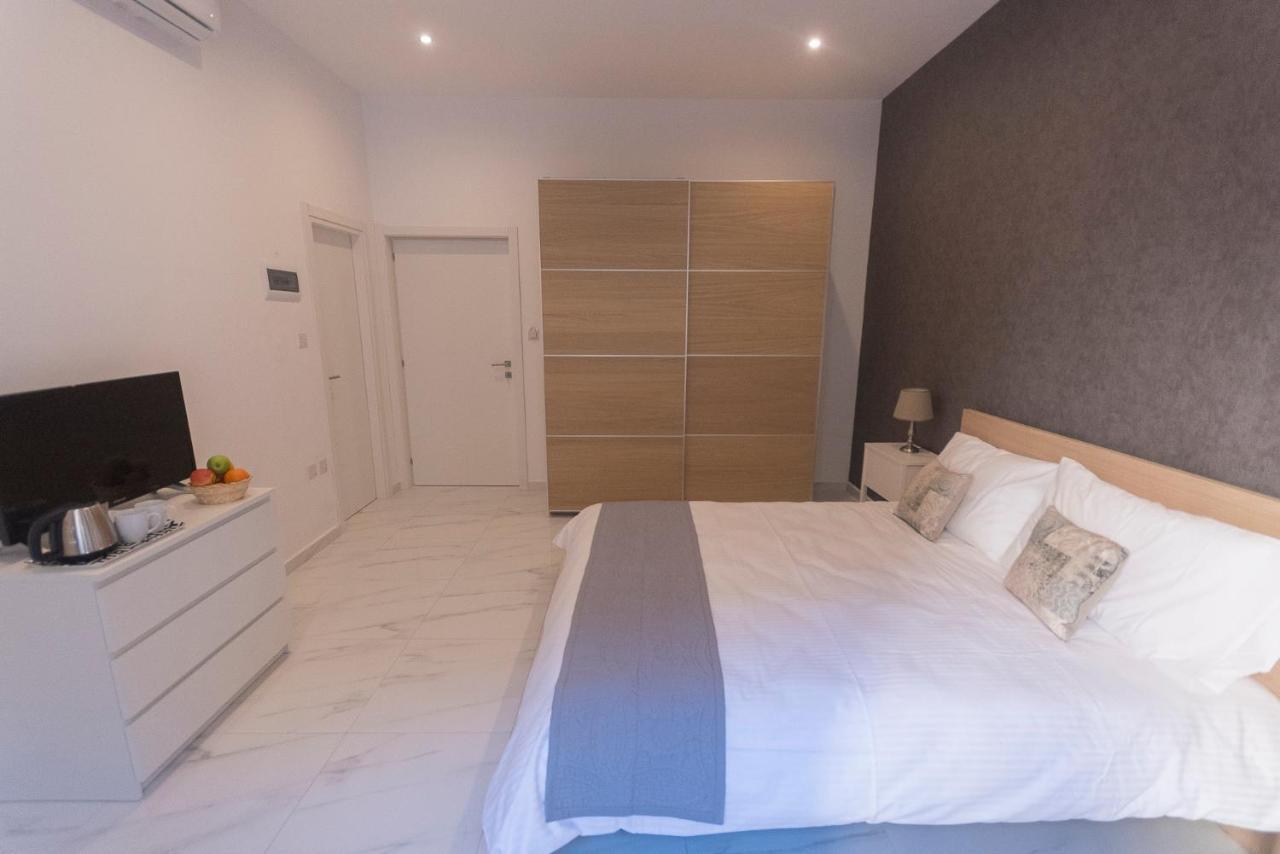 4 Bedroom Apartment Near Sliema Seafront Exterior photo