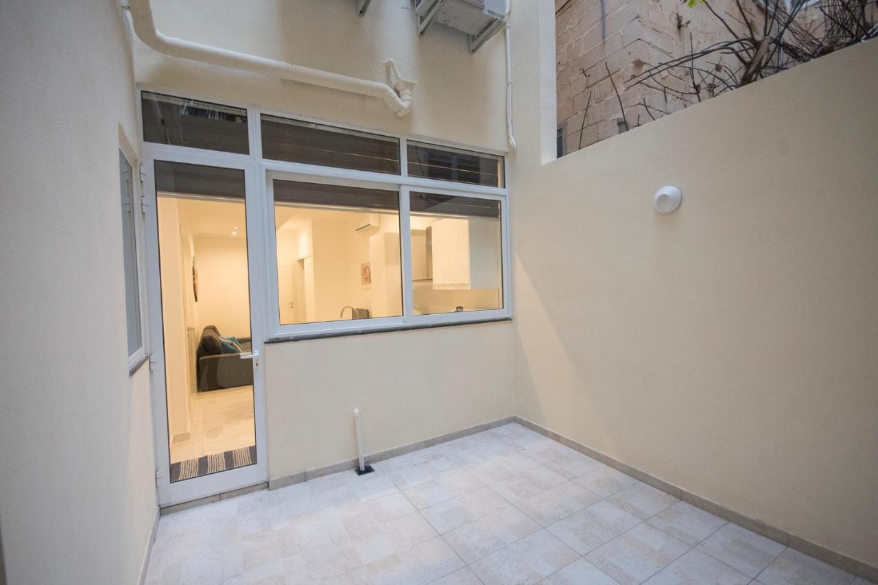 4 Bedroom Apartment Near Sliema Seafront Exterior photo