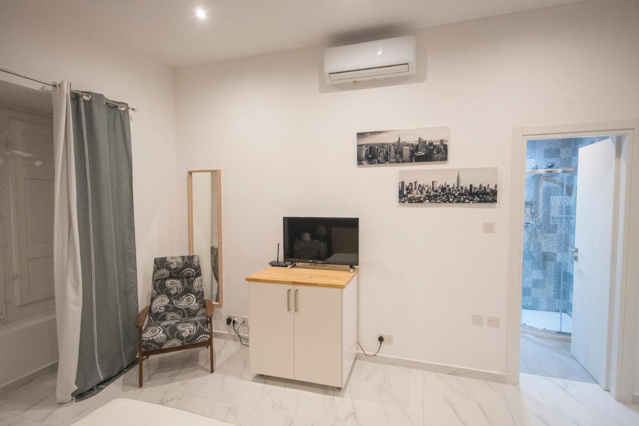 4 Bedroom Apartment Near Sliema Seafront Exterior photo