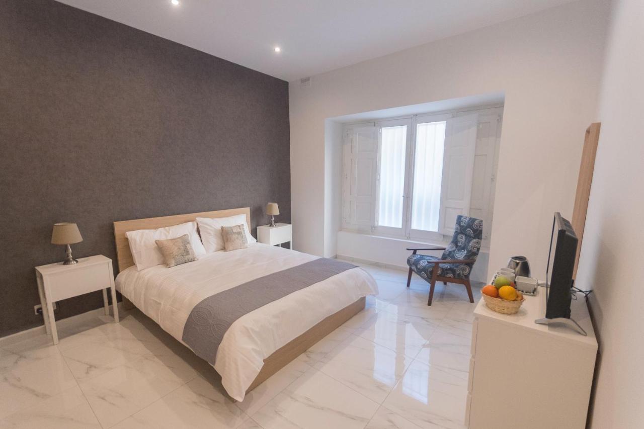 4 Bedroom Apartment Near Sliema Seafront Exterior photo